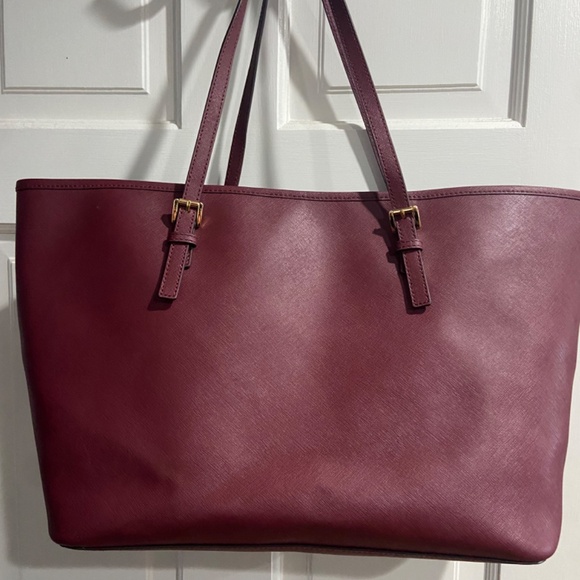 Michael Kors Jet Set Travel Tote Merlot NWT - Picture 2 of 4